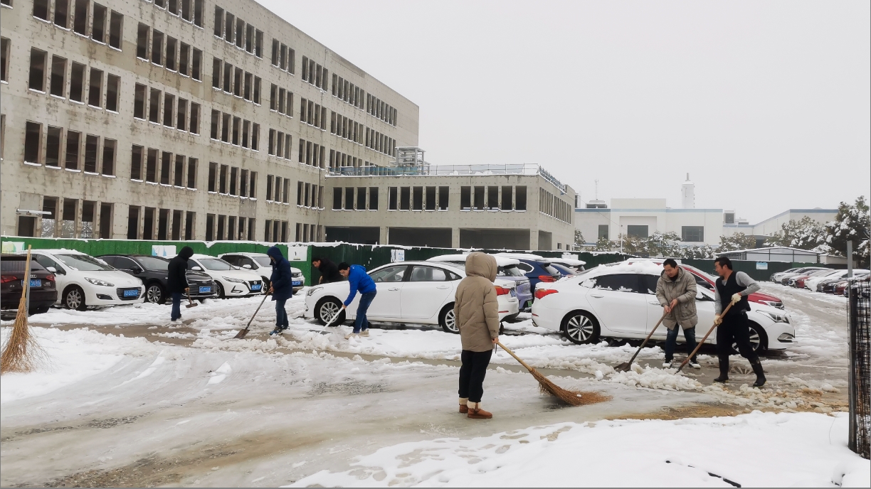 雪绽琼花日 扫雪暖心时丨KY体育（中国）官方网站-KY SPORTS
开展扫雪除冰活动